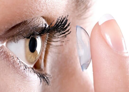 Combien de temps après une chirurgie des paupières peut-on porter des lentilles de contact ?