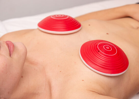 Augmentation mammaire : implants ou lipofilling ?